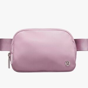 Lululemon everywhere Belt Bag (Misty Pink)